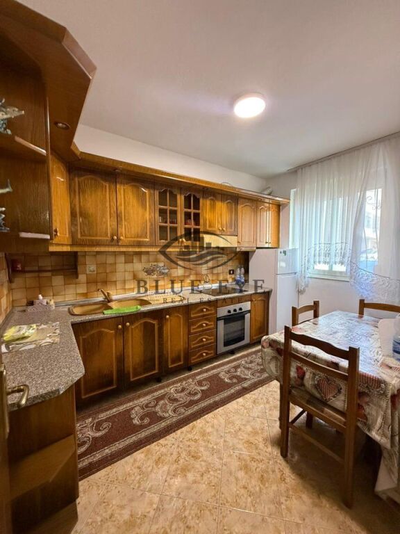 Apartament 1+1 me qira pranë Gjykatës!