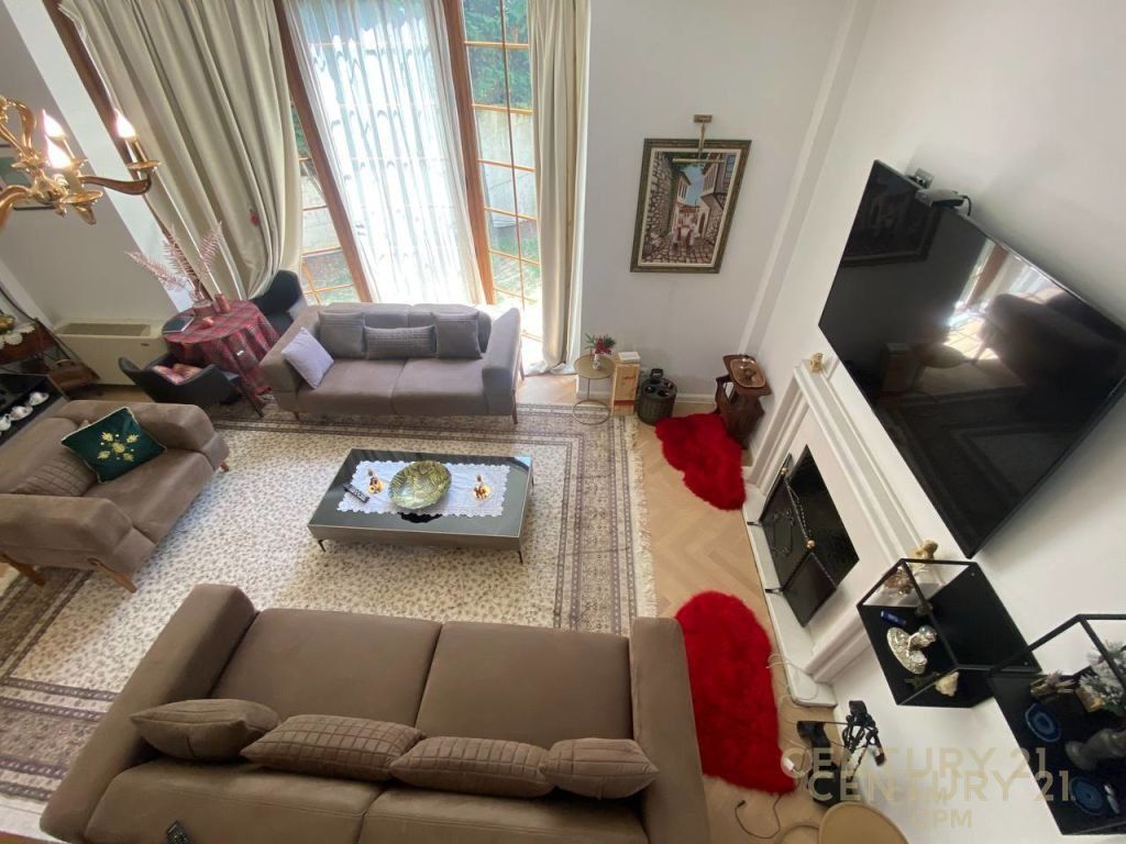 VENDIAMO VILLA INDIVIDUALE IN UN COMPLESSO A VISHNJE