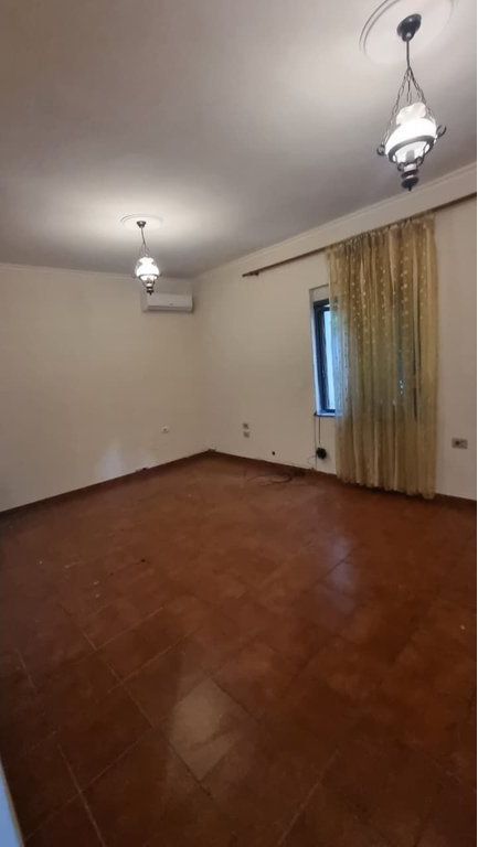 Shitet, Apartament 3+1+2+Depo, Rruga e Kavajës, Tirane