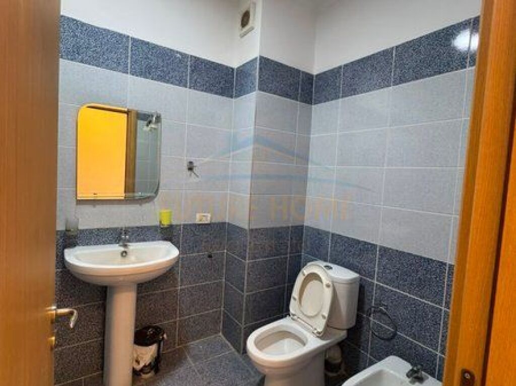 Shitet, Apartament 2+1+2, Restorant Fresku, Rruga e Dajtit