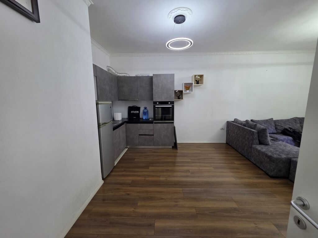 📍5 Maji Shitet Apartament 2+1+2 + Post Parkimi