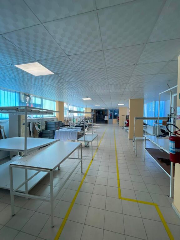 Fully Equipped Garment Factory for Rent – 1,400 m²