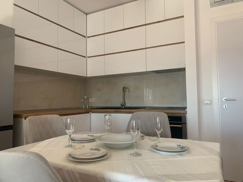 Affitto | Apartament 2 + 1 + 2 | Rruga 5 Maji | 650 €/mese