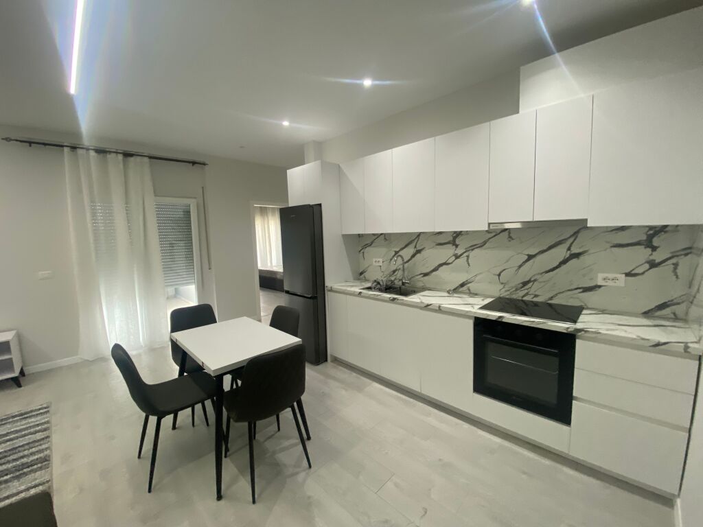 Apartment 2+1 + parking space for rent Kodra e Priftit