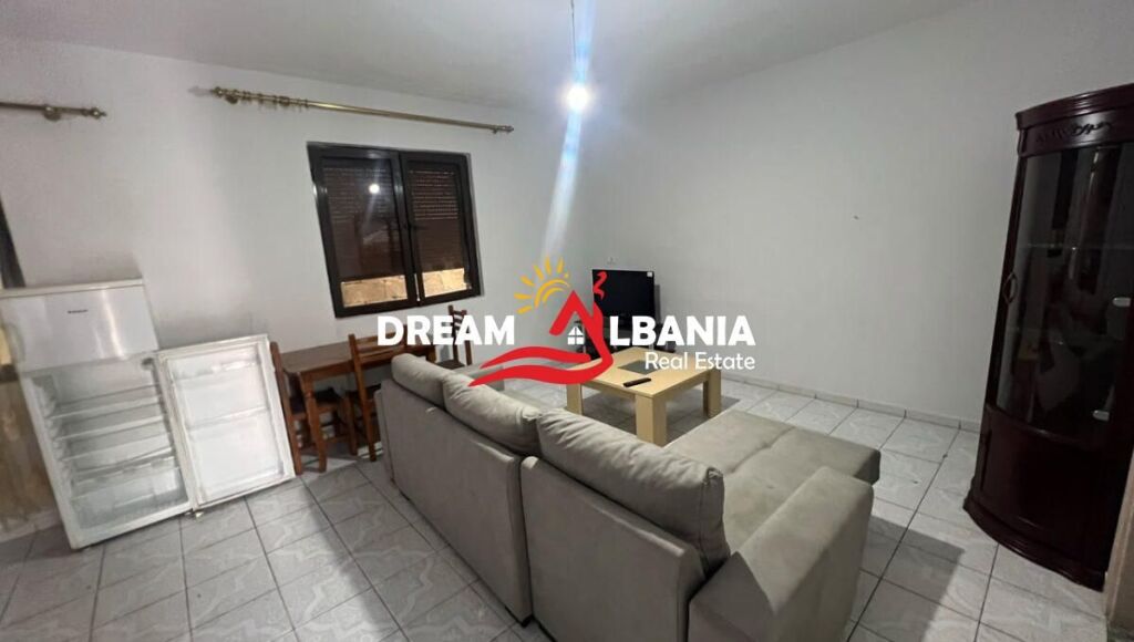 Jepet me qera Apartament 1+1 tek Komuna e Parisit prane Kristal Center ID(4219510)