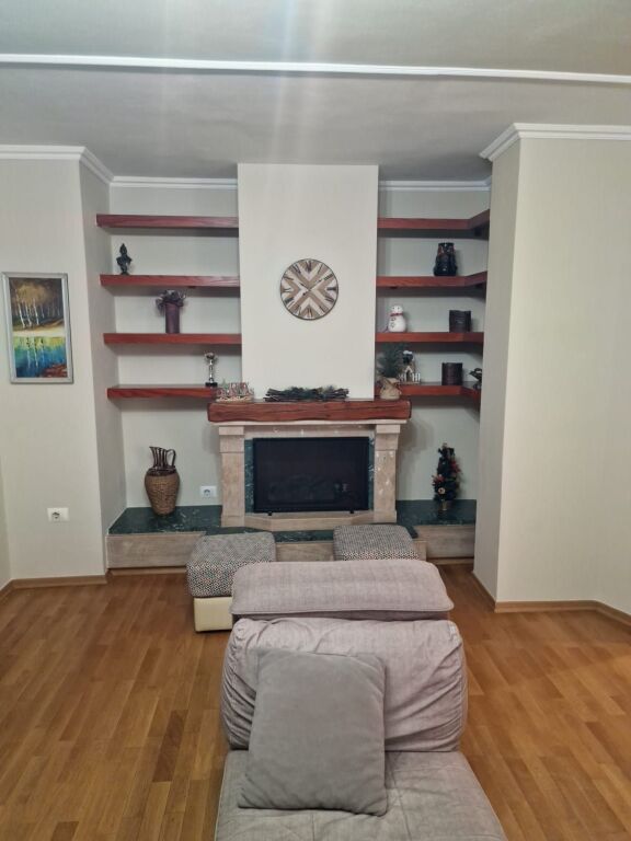 🏢Barrikadave Street, near Hotel Areela, a 2+1+2 apartment, furnished, is for rent. 90,000 Leke