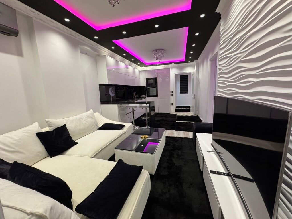 Shitet Apartament 2+1