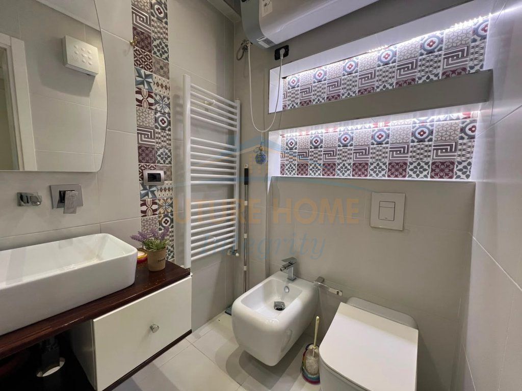 Shitet, Duplex 3+1+3+Verandë, Rezidenca Kodra e Diellit 2, Tiranë.