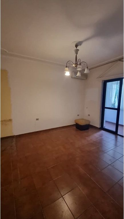 Shitet, Apartament 3+1+2+Depo, Rruga e Kavajës, Tirane
