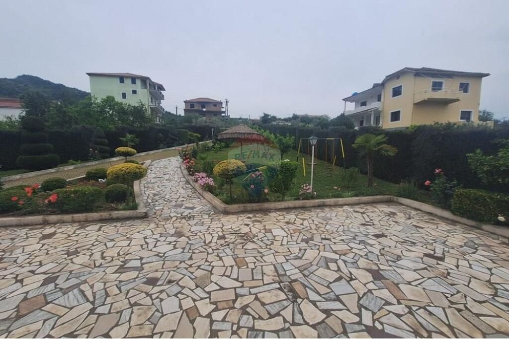 Vilë - Për Qira - Pezë Helmës, Tiranë(ID: 530411012-80)