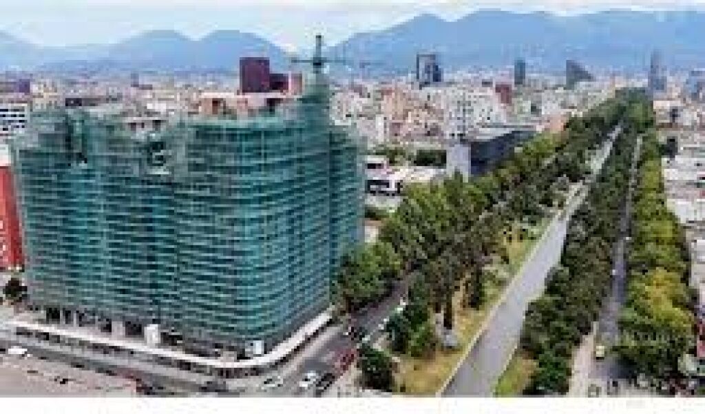 OFFICE/COMMERCIAL SPACE FOR RENT NEAR 21 DHJETORI