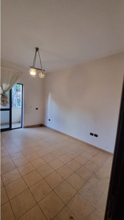 Shitet, Apartament 3+1+2+Depo, Rruga e Kavajës, Tirane