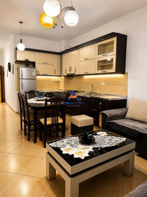 JEPET APARTAMENT ME QERA 1+1+BALLKON "TE RRETHRROTULLIMI I SHKOZES" 42000 LEKE
