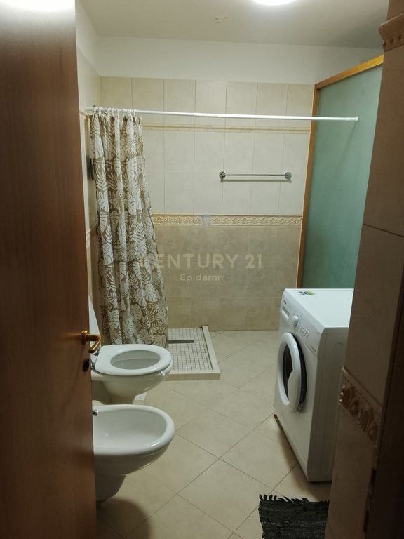 JEPET ME QERA APARTAMENT 3+1+2 NE CURRILA !