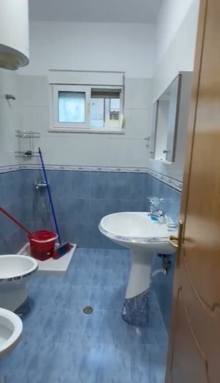 🏢Ne zonen e 5 Majit,prane Big Market jepet me qera apartament 1+1,i mobiluar.50,000 Leke