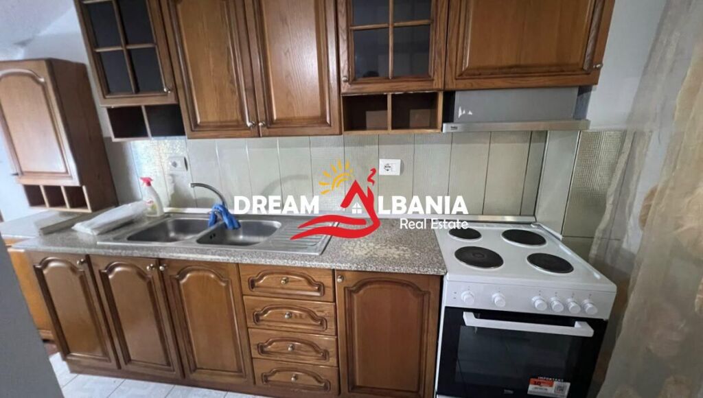 Jepet me qera Apartament 1+1 tek Komuna e Parisit prane Kristal Center ID(4219510)