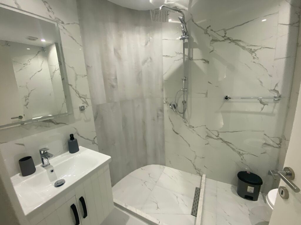 Apartament 1+1+ post parkim Kodra e Priftit !