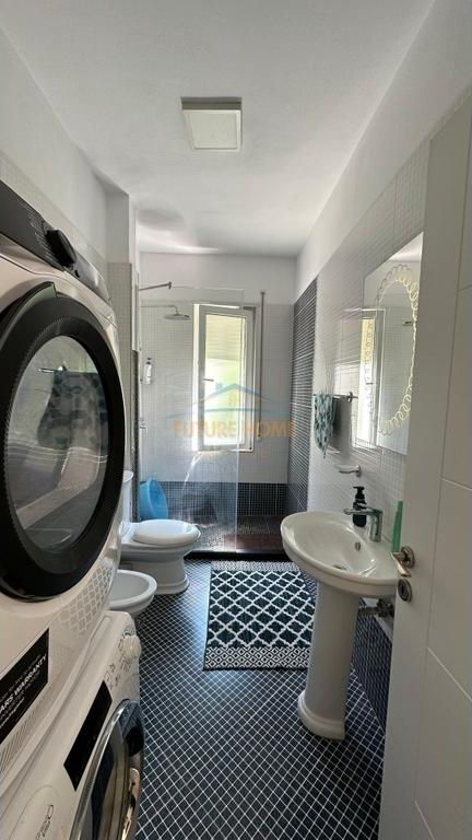 For sale, Apartment 2+1+2+ Garage, Botanical Garden, Tirana