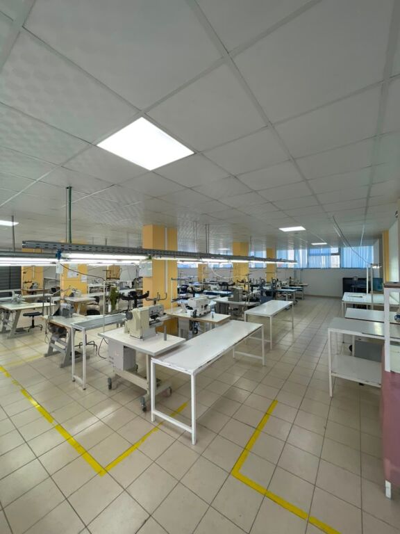 Fully Equipped Garment Factory for Rent – 1,400 m²