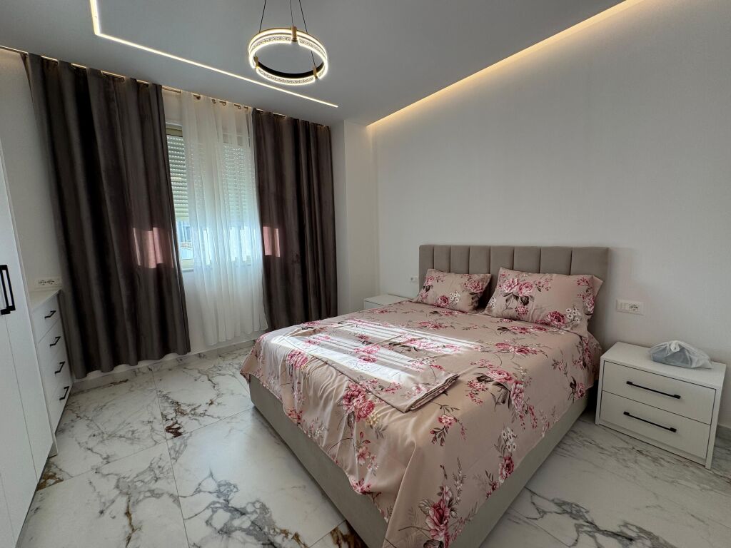 Jepet apartament me qera 2+1+2