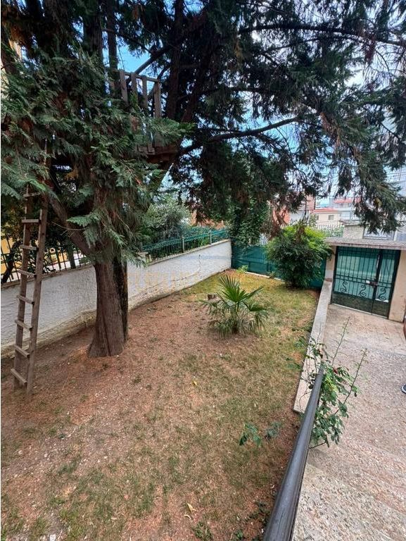 Qera, Vilë , Kodra e Priftit, Tirane