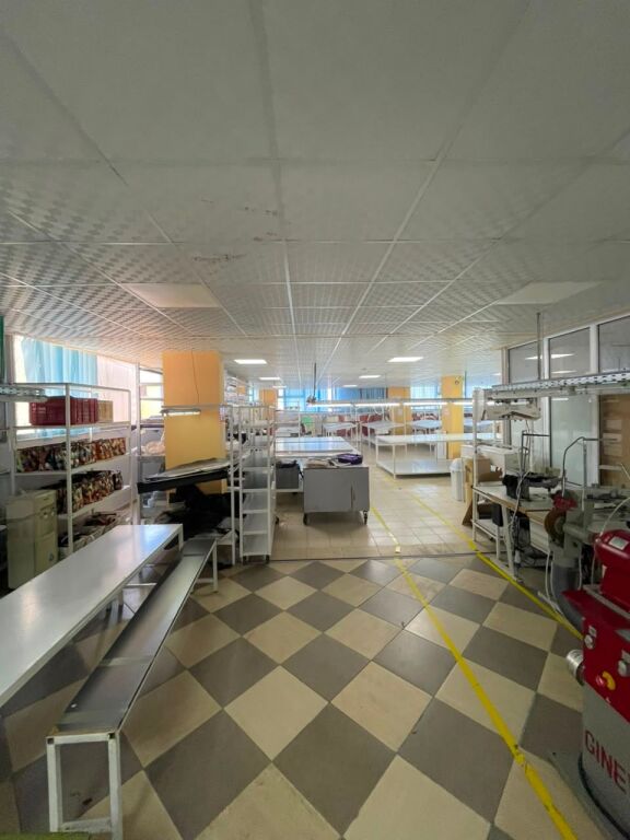 Fully Equipped Garment Factory for Rent – 1,400 m²