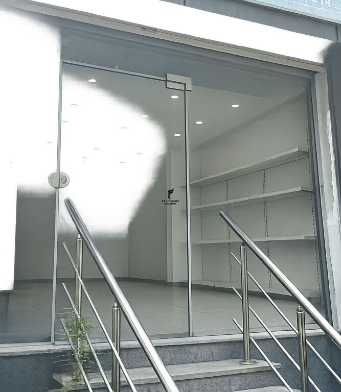 NEGOZIO IN AFFITTO 30 M2 VIA DIBRA 70.000 LEKE FH-81674