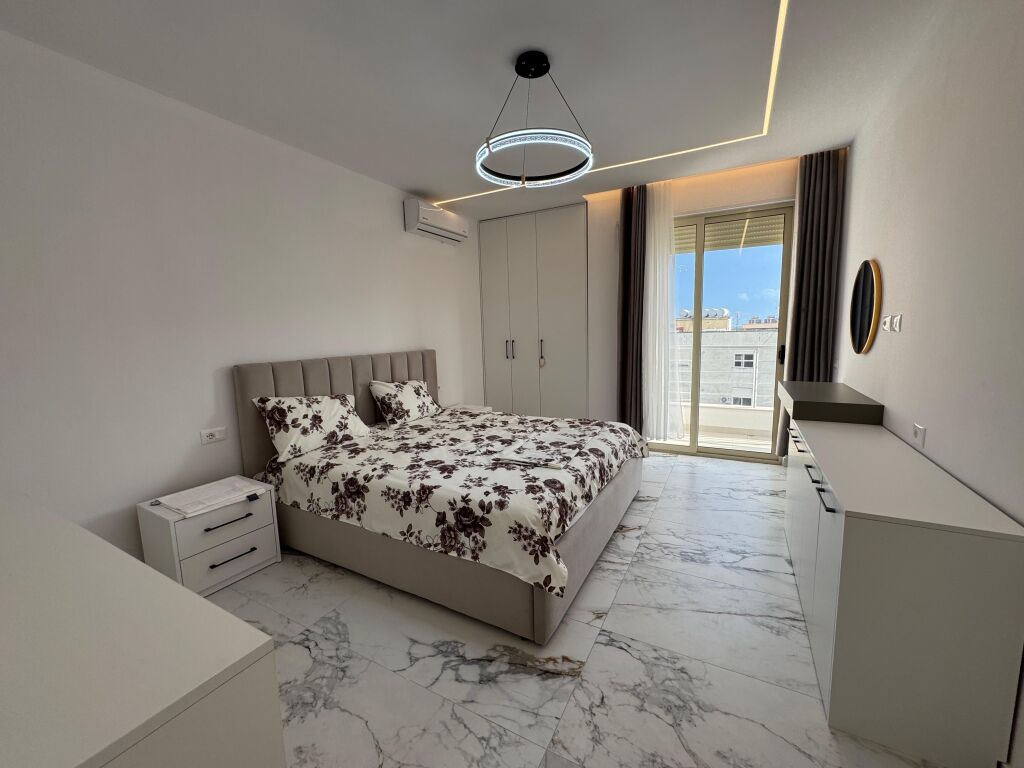 Jepet apartament me qera 2+1+2