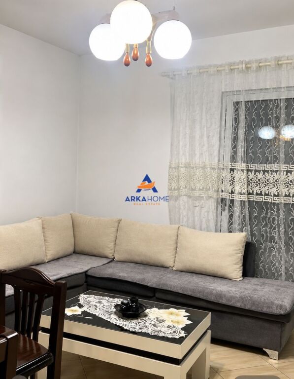 JEPET APARTAMENT ME QERA 1+1+BALLKON "TE RRETHRROTULLIMI I SHKOZES" 42000 LEKE