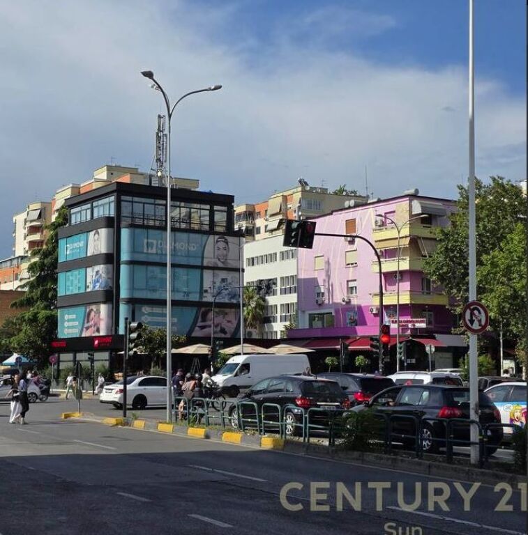 OFFICE/COMMERCIAL SPACE FOR RENT NEAR 21 DHJETORI