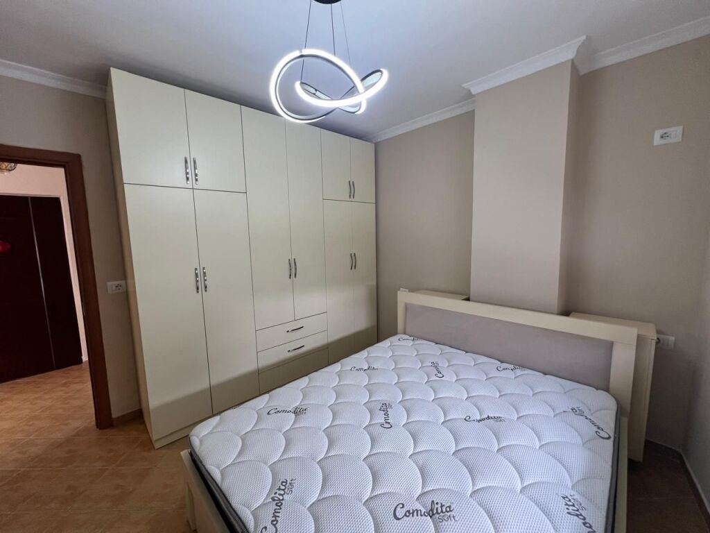 Shitet 1+1, Astir, Buze Rruges Kryesore, 116 mln leke