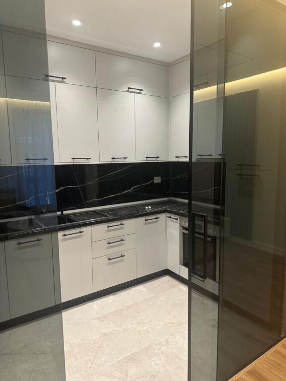 Rent | Apartament 3 + 1 + 2 | Rruga Xhanfize Keko | 1200 €/month