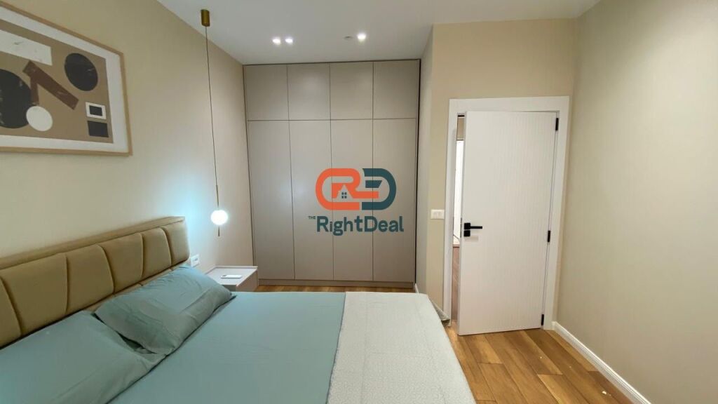 Prane Pazarit Te Ri, Shitet Apartament 1+1, Me Planimetri Te Rregullt!!