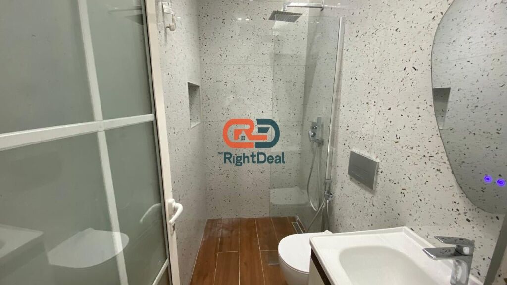 Prane Pazarit Te Ri, Shitet Apartament 1+1, Me Planimetri Te Rregullt!!