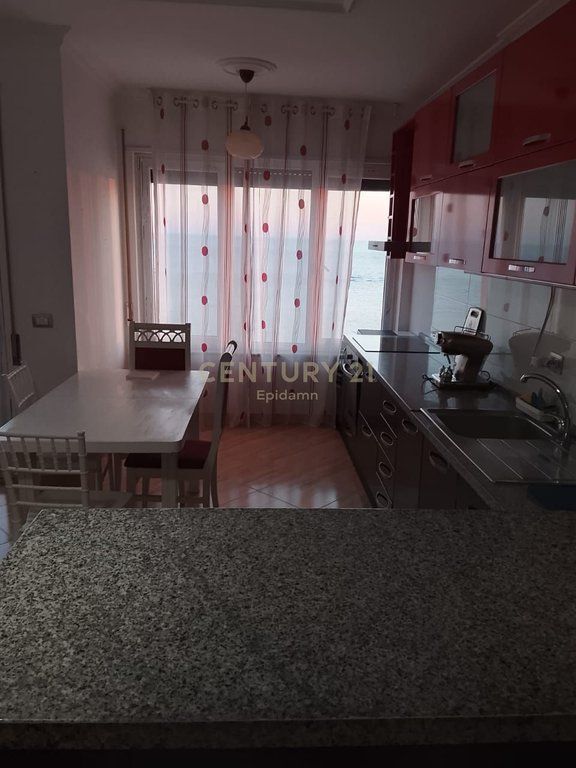 JEPET ME QERA APARTAMENT 3+1+2 NE CURRILA !