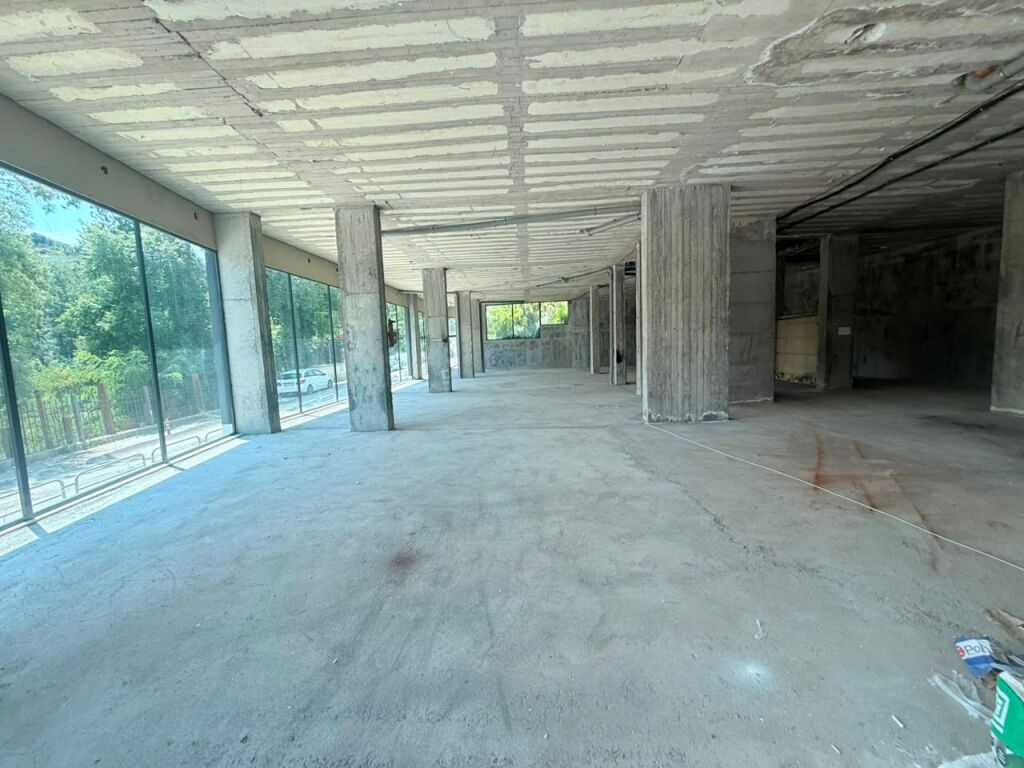 Commercial space for rent near the Zoo
