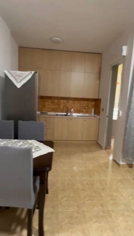🏢Ne zonen e 5 Majit,prane Big Market jepet me qera apartament 1+1,i mobiluar.50,000 Leke