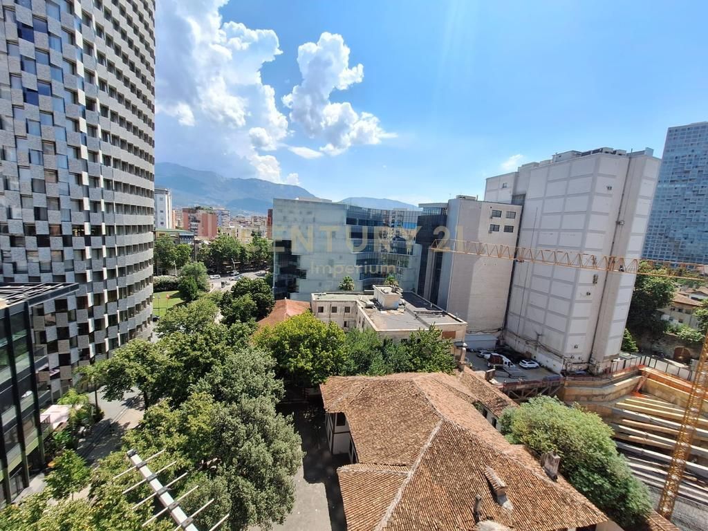 Zyrë Open Space 150 m² me Qira në Torre Drin!