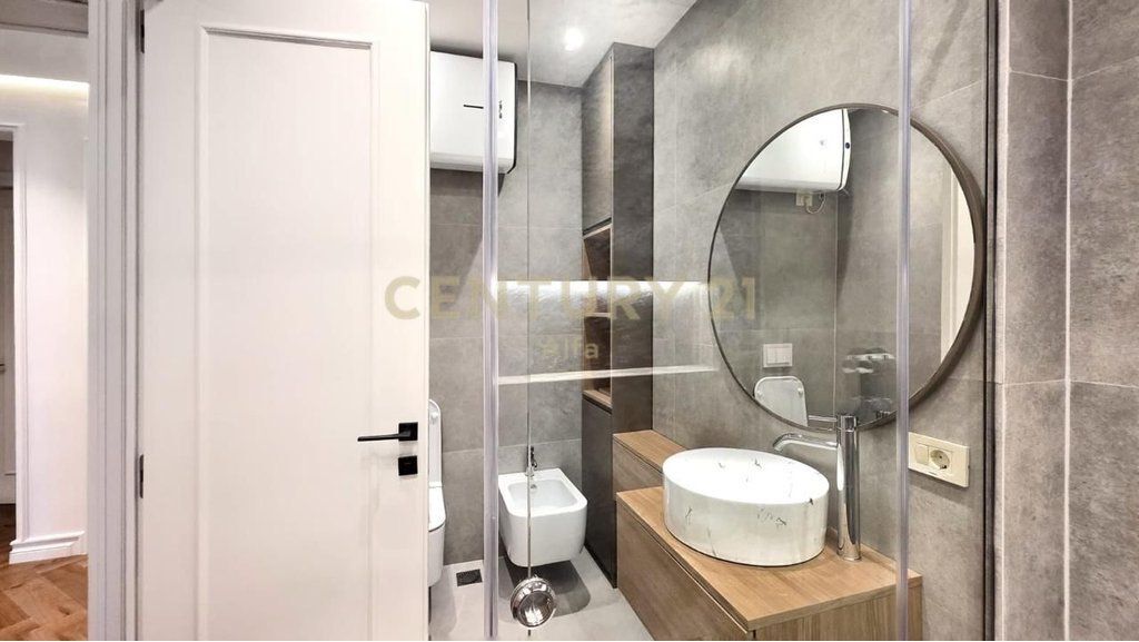 Apartament Luksoz 3+1+2 + Post Parkimi per Qira tek "Golden Residence"!