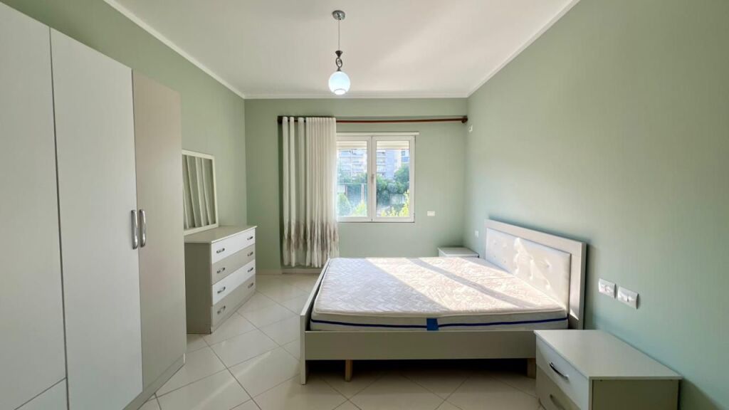 **IN AFFITTO: Appartamento 2+1 📍Giardino Zoologico (Via Bilal Sina) - 70.000 Lek/Mese - Sup. 90m² - Palazzo Nuovo (2016) || Fantastica Vista sul Giardino Zoologico ✨️**