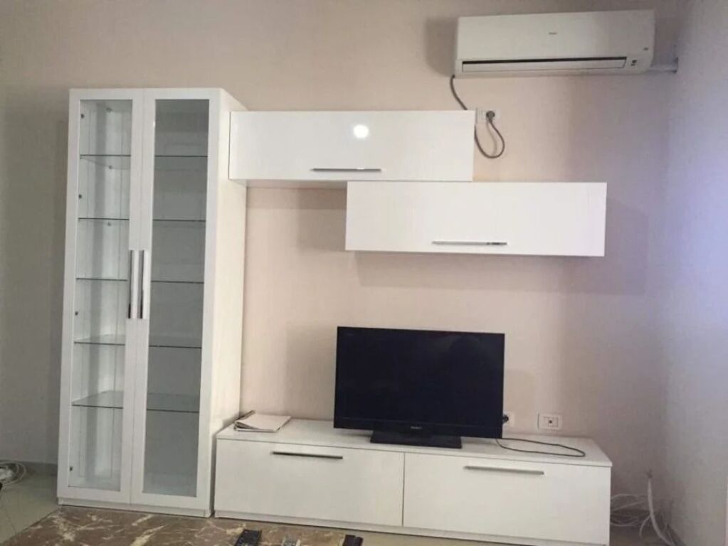 🏢Ne zonen e Astirit,prane Return Coffe,jepet me qera apartament 2+1+2,i mobiluar 55,000Leke