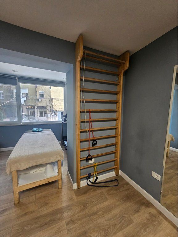 PHYSIOTHERAPY BUSINESS FOR SALE – READY TO WORK! 📍 Intersection of Kosovarëve Street with Paris Commune, Tirana 10,000 €