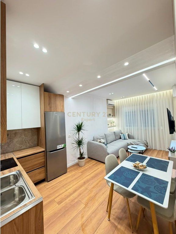 Shesim apartament 1+1 pranë Pazarit të Ri! 163,000 €