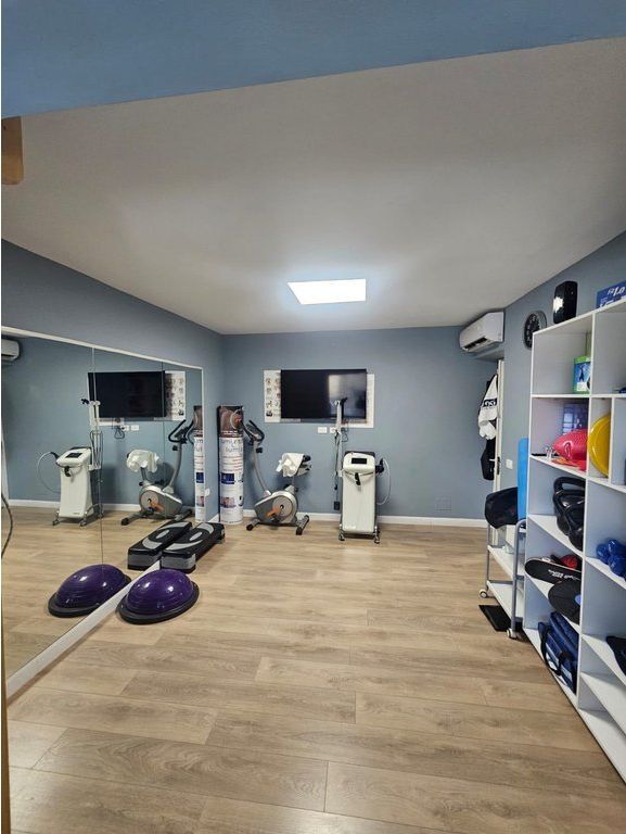 PHYSIOTHERAPY BUSINESS FOR SALE – READY TO WORK! 📍 Intersection of Kosovarëve Street with Paris Commune, Tirana 10,000 €