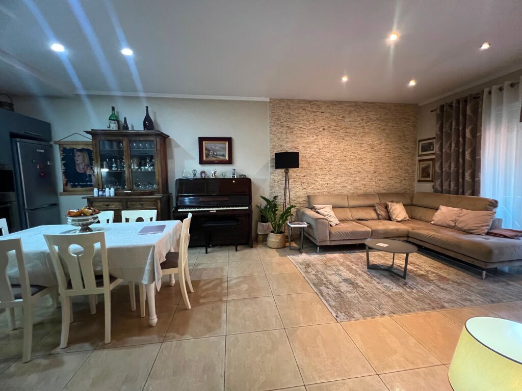 Apartament ne shitje 2+1+2 perball Delijorgjit