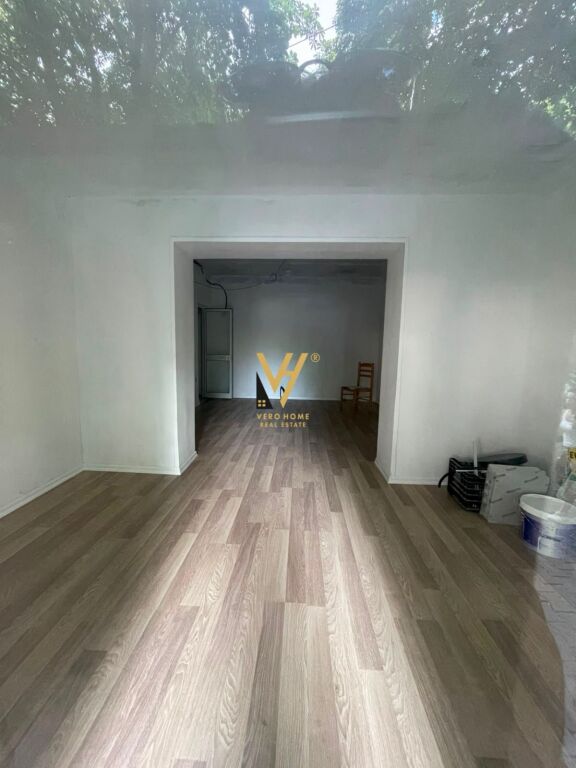 JEPET DYQAN 30 M2 ME QERA NE BLLOK 180.000 LEKE