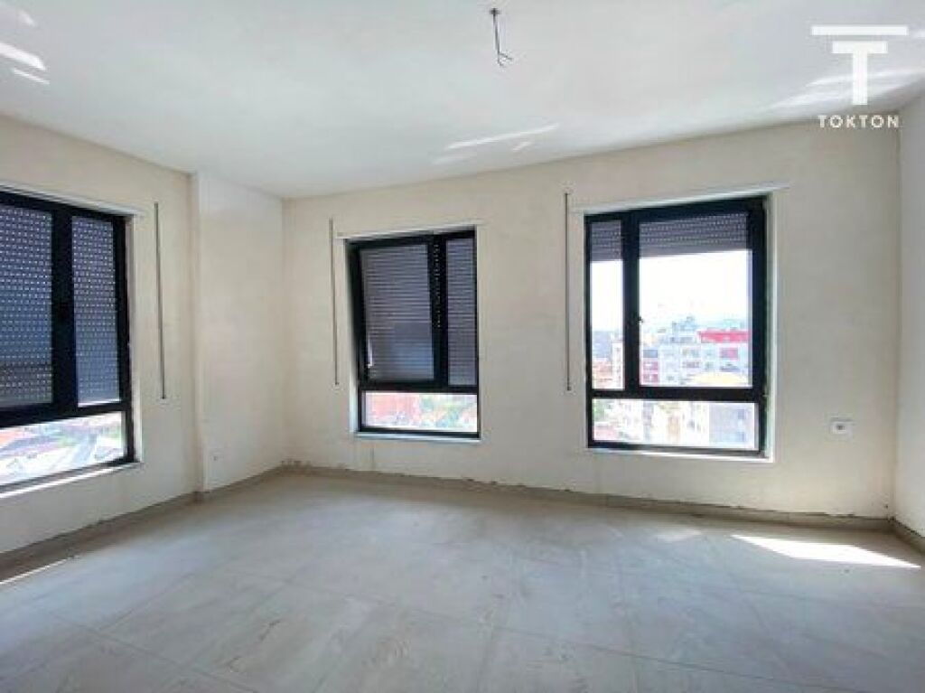 IN VENDITA, APPARTAMENTO 3+1+2, STRADA: "5 MAGGIO", TIRANA