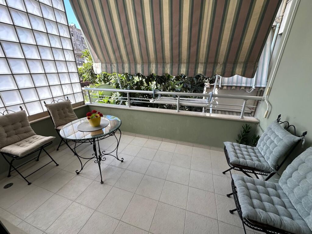🏢Tek Bulevardi Zogu I,jepet me qera apartament,2+1,i mobiluar.60,000Leke