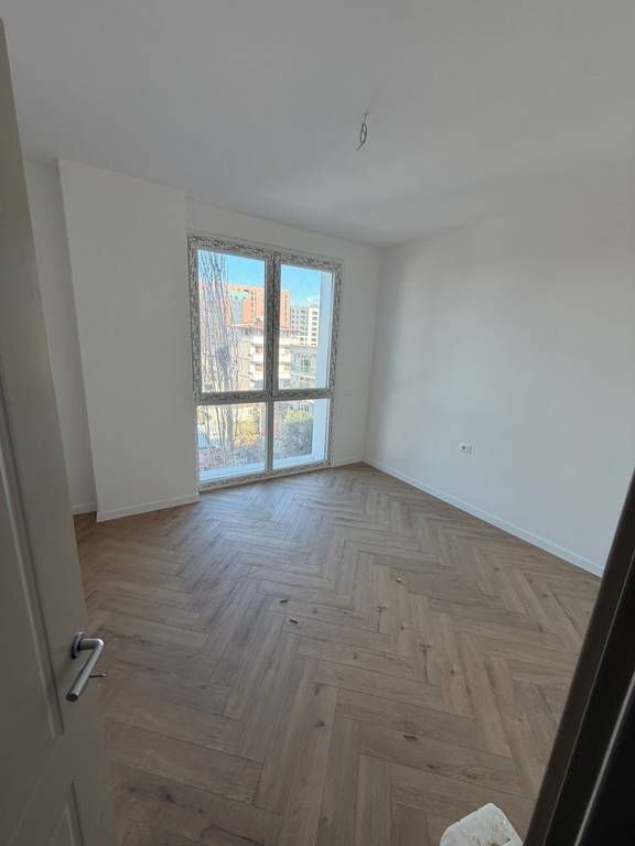 SHITET APARTAMENT 3+1+2 TUALETE BULEVARDI I RI 269,000 €