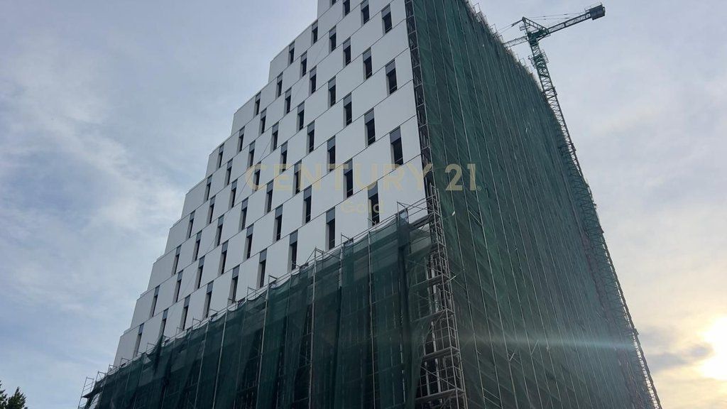 Shitet Apartament 2+1 + Verandë tek ish-Ekspozita, Bulevardi Zhan D’Ark – Tiranë